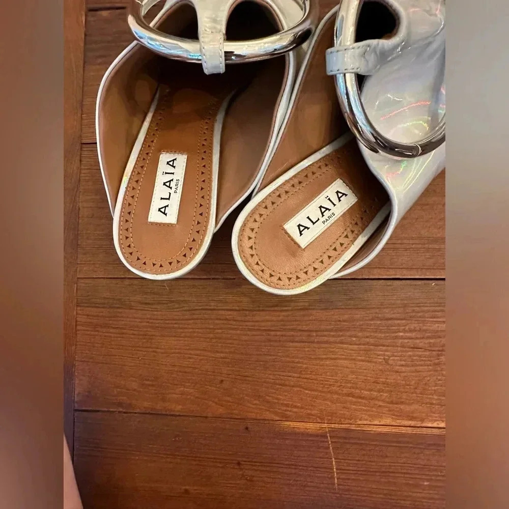 ALAIA 55MM LEATHER POINTY-TOE MULES WITH ANKLE STRAP IN WHITE - Picture 4 of 8